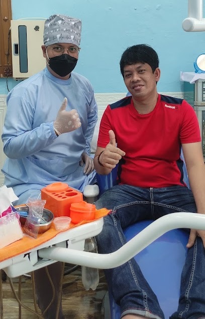 Klinik Simpang Pemda - Pelayanan Hebat Pengobatan Tepat - Klinik Terbaik di Kota Medan - Mitos atau Fakta: Apakah Berkumur dengan Air Garam Efektif Atasi Sakit Gigi? Tanggapan Drg. Immanuel Tambunan 