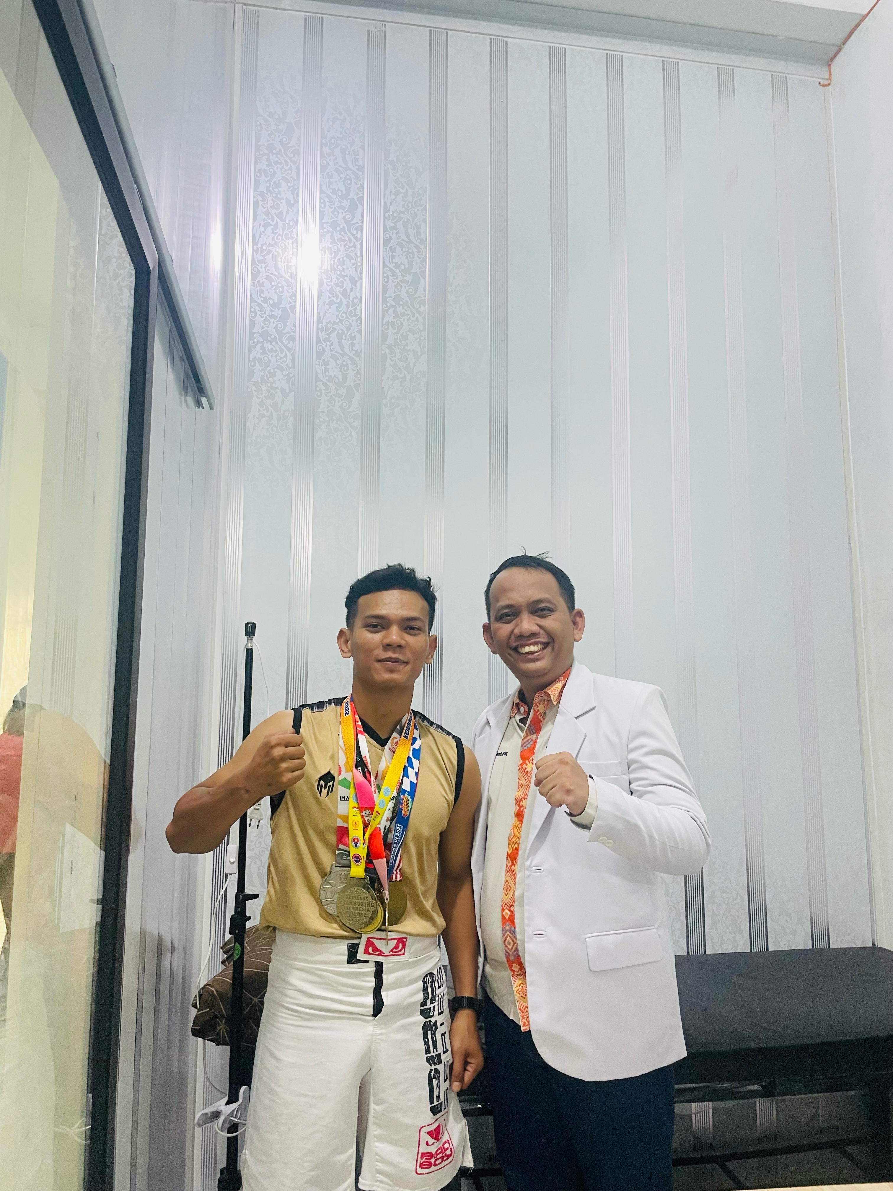 Klinik Simpang Pemda - Pelayanan Hebat Pengobatan Tepat - Klinik Terbaik di Kota Medan -  Dokter Bram Natanael Sembiring Apresiasi M Rizky Ananda Panjaitan: Petarung Muda yang Menginspirasi Lewat Media Sosial